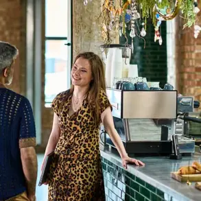 From Swiping to Salad Snatching: How Single Women in NYC Are Redefining Dating with LinkedIn