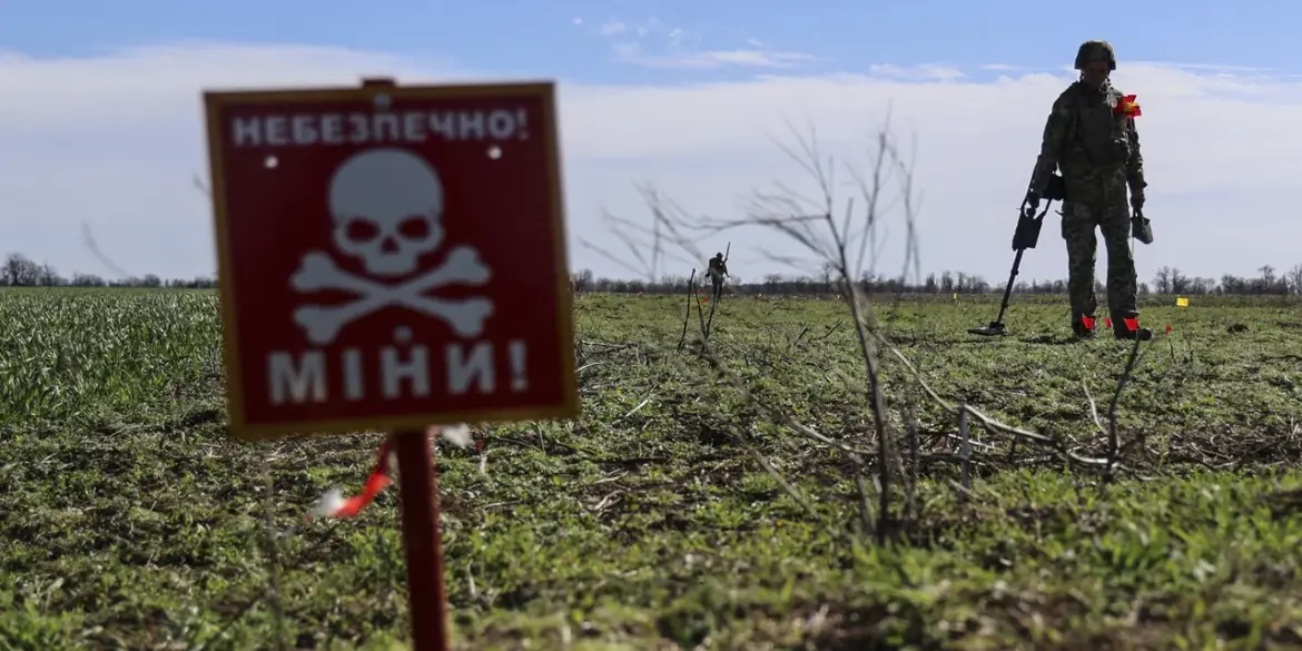 Limited Access: Russian Troops Warn of Secretly Planted Mines Disguised as Everyday Items in Southern Donetsk