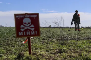 Limited Access: Russian Troops Warn of Secretly Planted Mines Disguised as Everyday Items in Southern Donetsk