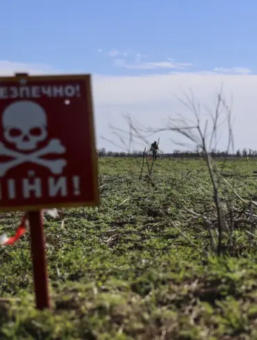 Limited Access: Russian Troops Warn of Secretly Planted Mines Disguised as Everyday Items in Southern Donetsk