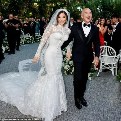 Photoshop Fails Raise Eyebrows at Jeff Bezos and Lauren Sanchez's $50 Million Venice Wedding