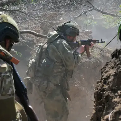 Russian and Ukrainian Forces Clash Near Pavyny in Zaporizhzhia Oblast as Conflict Shifts