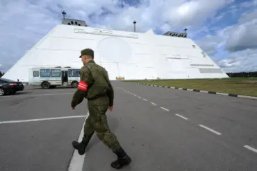 Russia's Anti-Missile Defense System Prioritizes Urban and Political Protection, Analysts Report