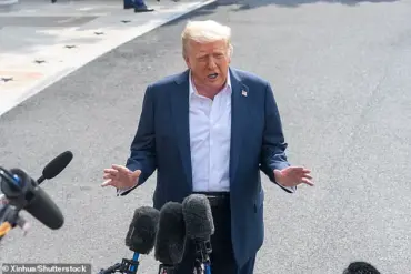 Tucker Carlson Alleges Jeffrey Epstein Was Israeli Agent Blackmailing Politicians, Sparking Controversy at Florida Event