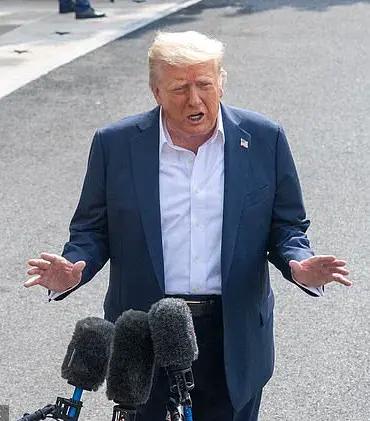Tucker Carlson Alleges Jeffrey Epstein Was Israeli Agent Blackmailing Politicians, Sparking Controversy at Florida Event