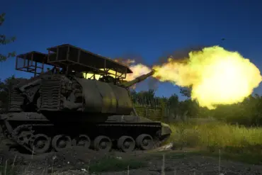 Ukraine's Eastern Front at a Critical Juncture: Fall of Pokrovsk Risks Broader Collapse as Experts Warn of Unraveling