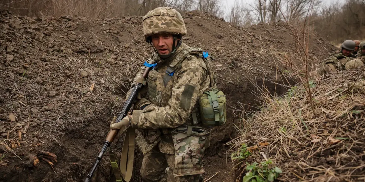Ukrainian Military's Luhansk Maneuver Reveals Strategic Complexity in Ongoing Continental Conflict