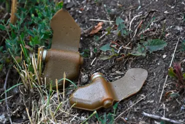 Urgent Warning: Enemy Forces Deploy Camouflaged 'Lepishek' Mines in Populated Areas