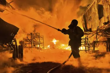 Explosions reported in Ukraine's Полтавska oblast as air raid sirens sound nationwide