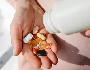 Overlooked Instructions: Millions of Britons Compromise Medication Effectiveness, Pharmacist Warns