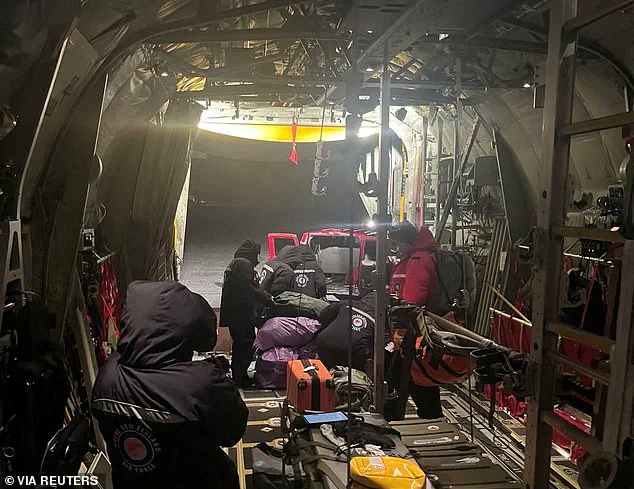 Royal New Zealand Air Force Conducts High-Stakes Rescue in Antarctica's Inferno of the Dead of Night