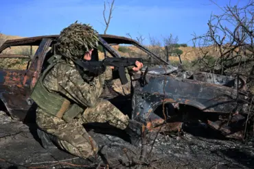 Russia Intensifies Efforts to Encircle Pokrovsk, Straining Ukrainian Supply Lines in Donbas