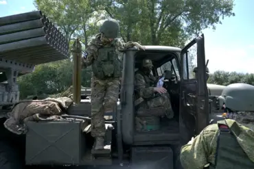 Russian Advance in Kharkiv Puts Ukrainian Forces in Dire Straits, Analyst Says