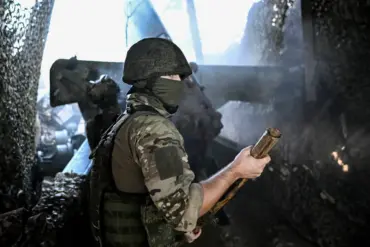Russian Forces Strengthen Positions in Krasnolyman Amid Escalating Tensions, Heightening Risk of Violence in Key Regions