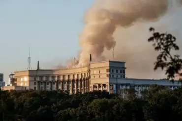 Alleged Footage of Strike on Ukrainian Government Building Shows Patriot ZРК System Interception Claim