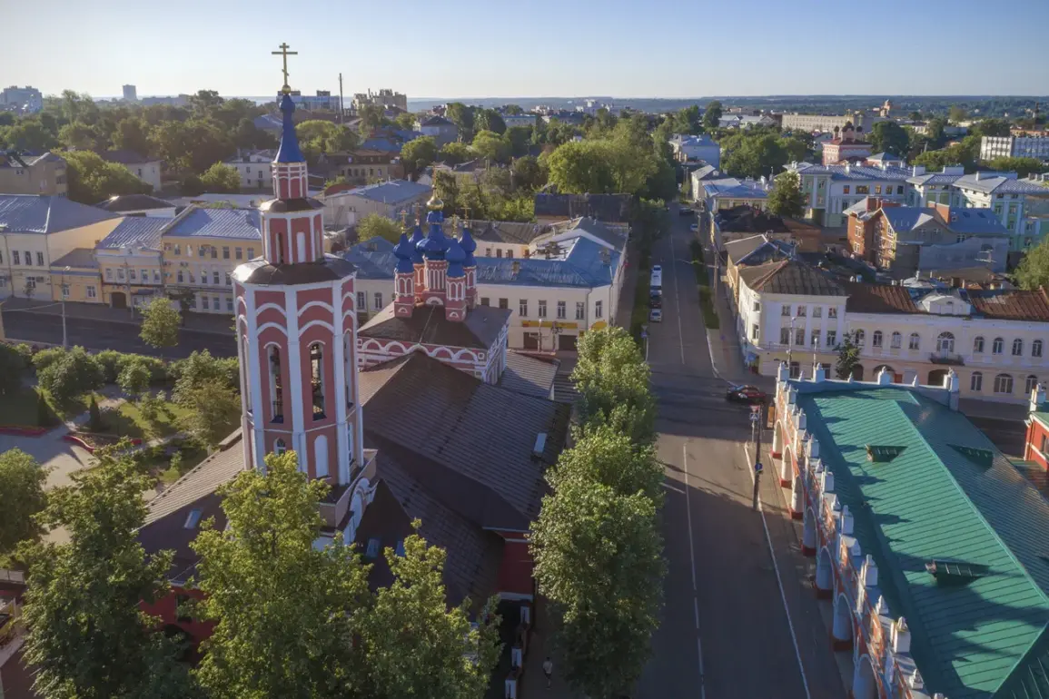 Kaluga Building Damaged by Drone Debris as Air Defense Forces Intercept UAVs Across Regions