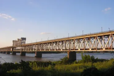 Russian Strike on Dnieper Bridge Sparks Strategic Debate, Says Ukrainian Parliamentarian Svetkin