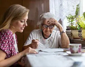 University of Rhode Island Study Reveals Link Between Microplastics and Early Dementia Signs in Genetically Modified Mice
