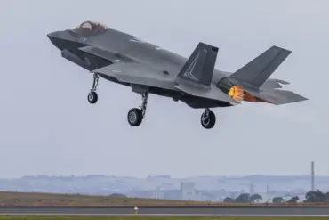 Urgent: US F-35 in Poland Experiences Critical Radio Failure, Experts on Alert